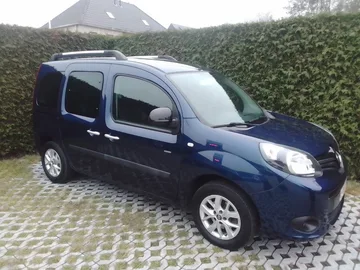 Transportör Liten transportbil Renault Kangoo i Muno Belgien
